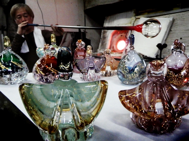 ガラス製お雛さま、艶やか きょう2月18日は雨水｜奈良新聞デジタル