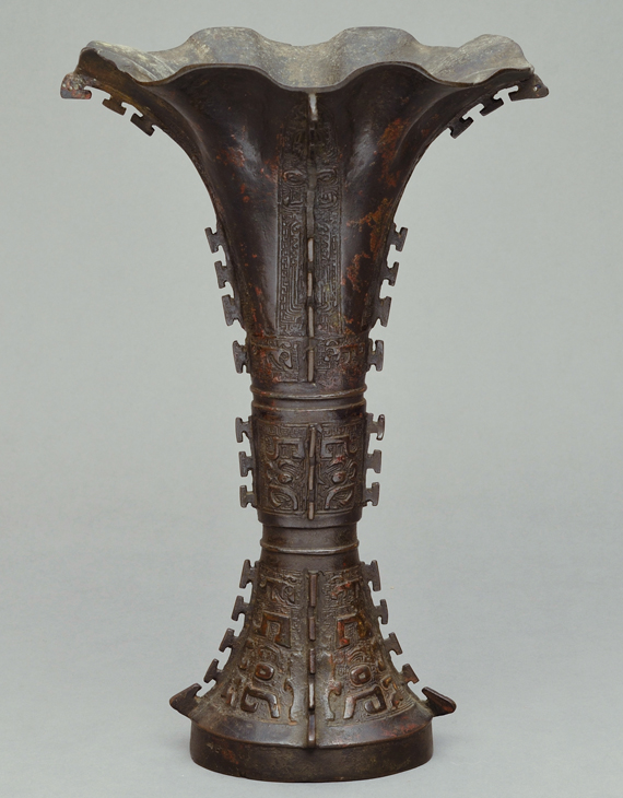 2013年6月 古銅尊形饕餮文花器 公益財団法人鍋島報效会 徴古館