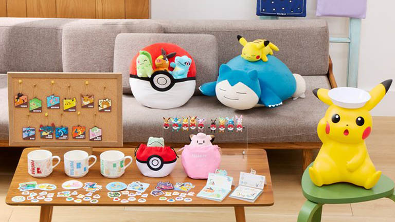 約39cmのカビゴン＆ピカチュウぬいぐるみや、約30cmのピカチュウの