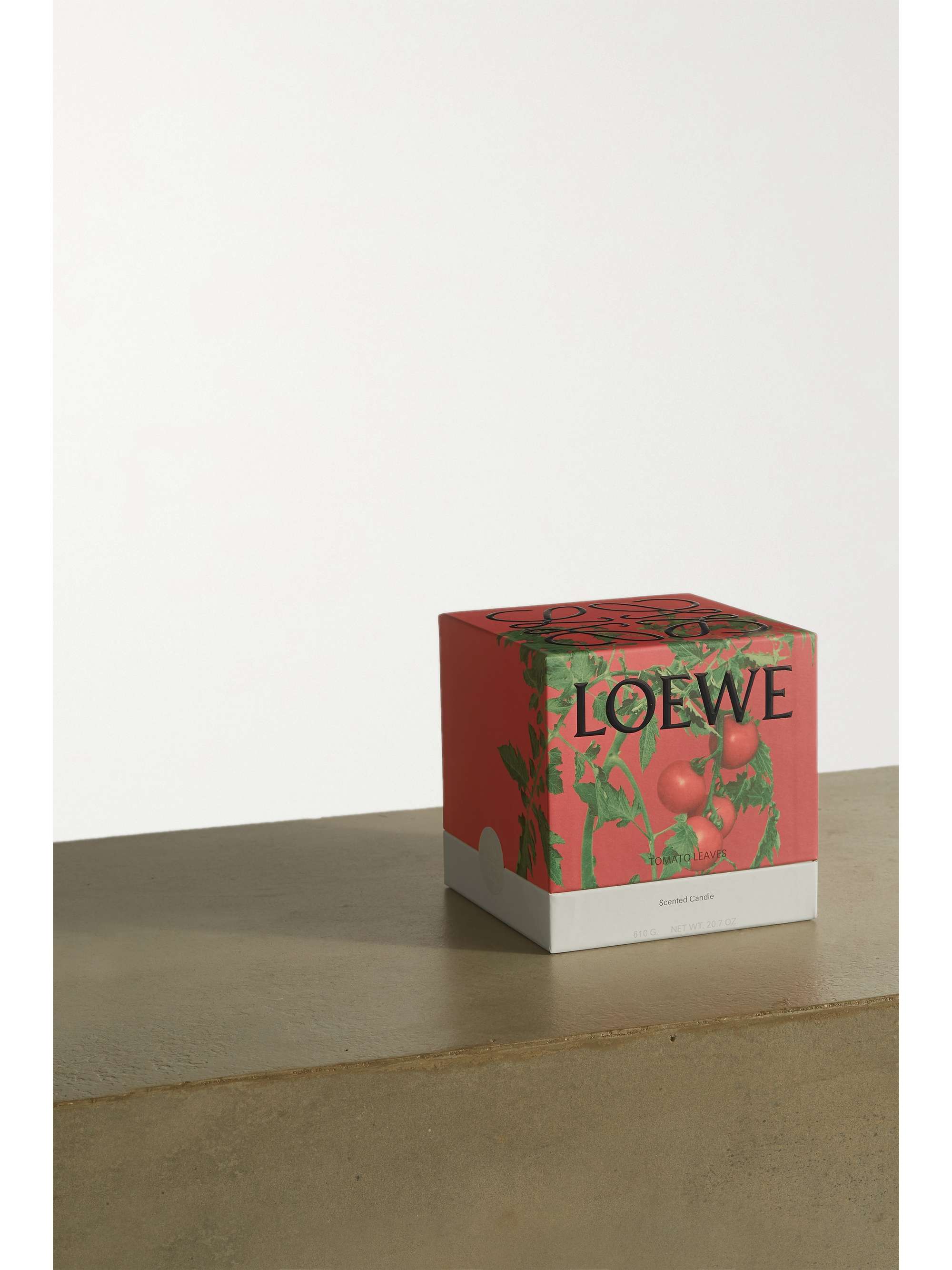 LOEWE PERFUMES Tomato Leaves medium scented candle, 610g | NET-A