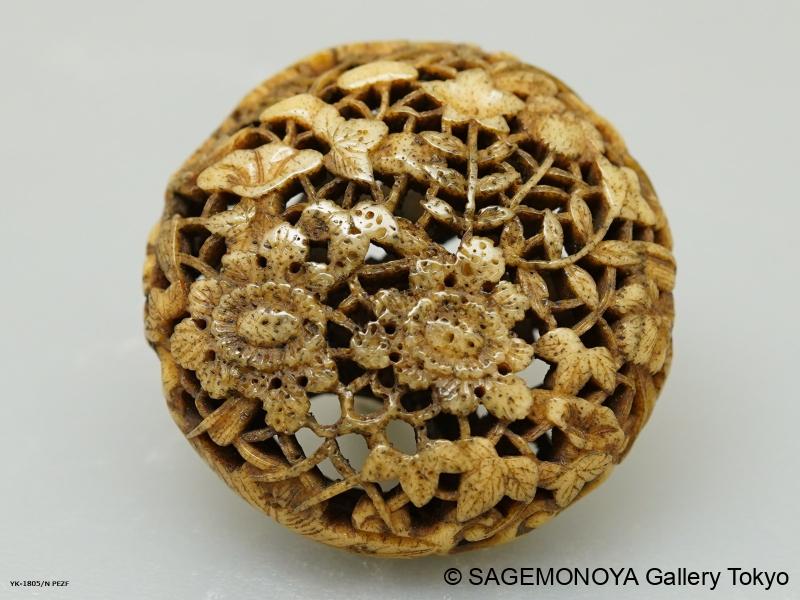 透彫饅頭根付 - SAGEMONOYA