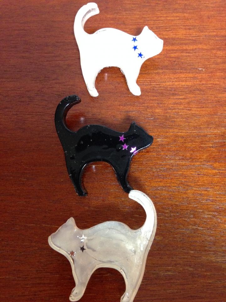 レジンで猫ブローチ - テタテノネコカツさんの猫日記
