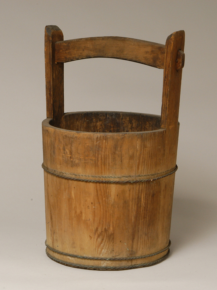 手桶（ておけ） | くらしの道具 | 所蔵品アーカイブ | 練馬区立石神井