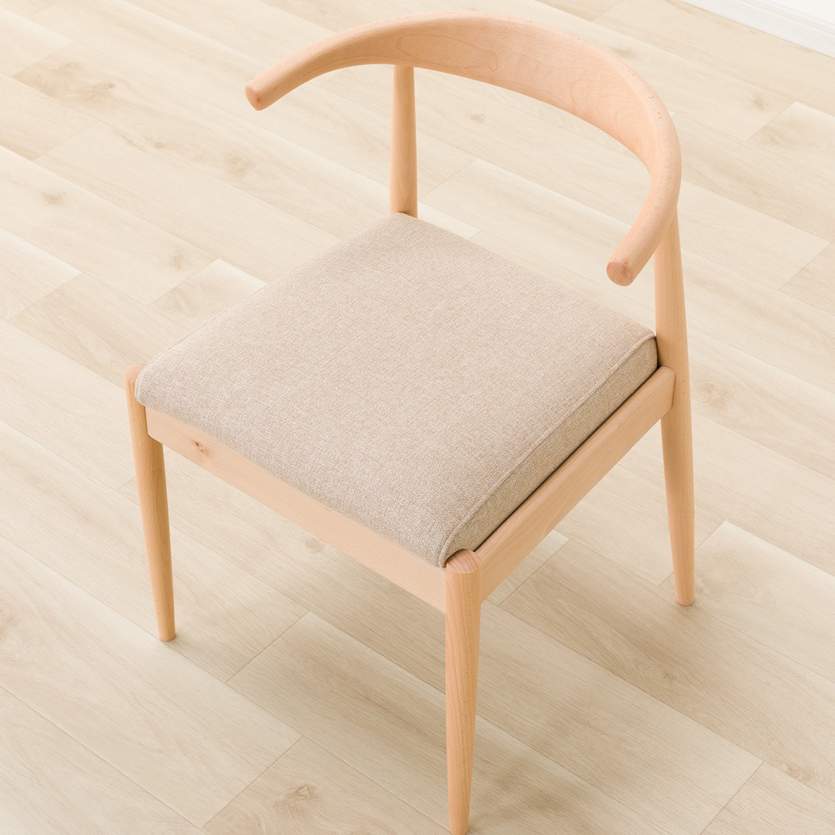 ソファのような座り心地のポケットコイルダイニングチェア(N