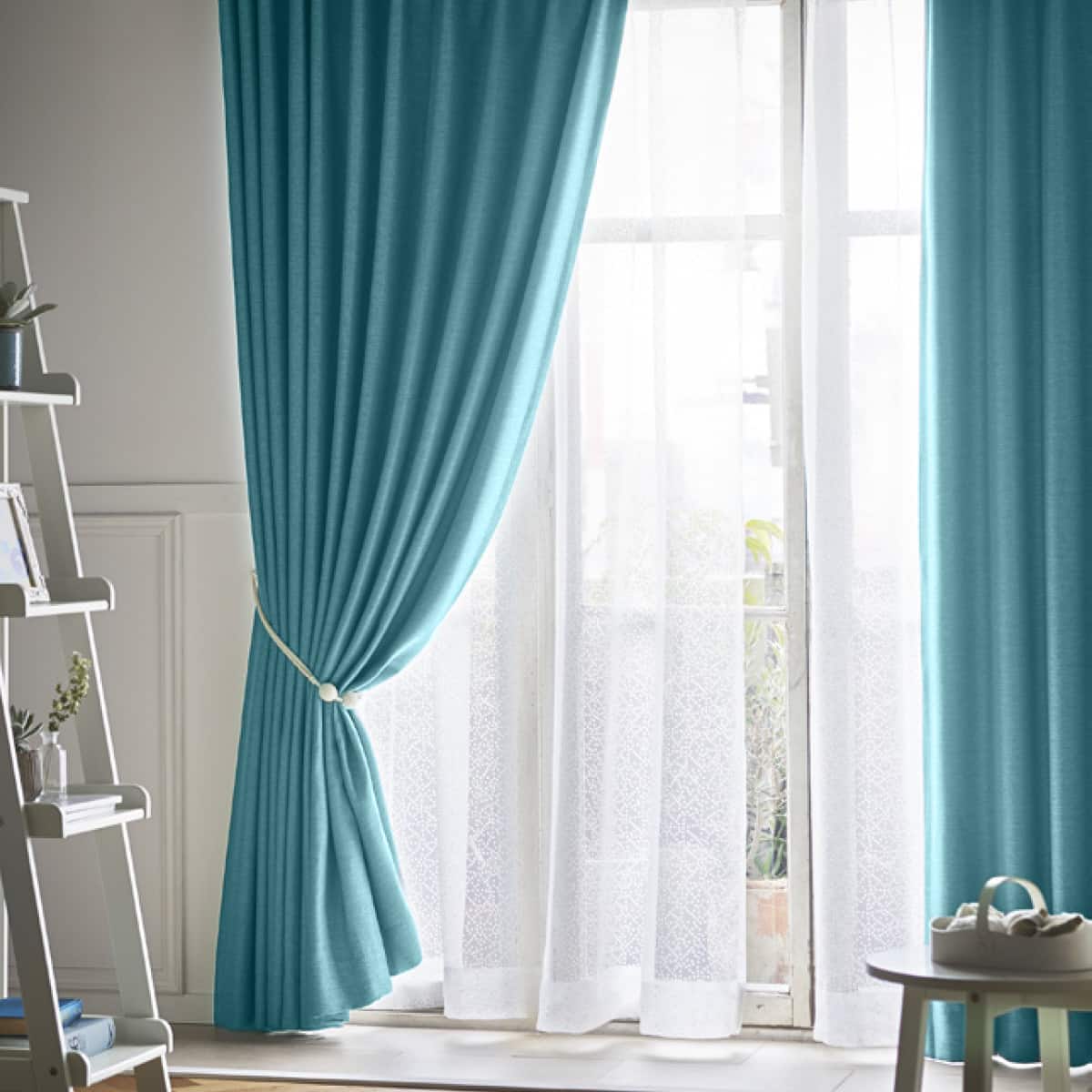 遮光2級・防炎オーダーカーテン Nウィンダー ミドルターコイズブルー