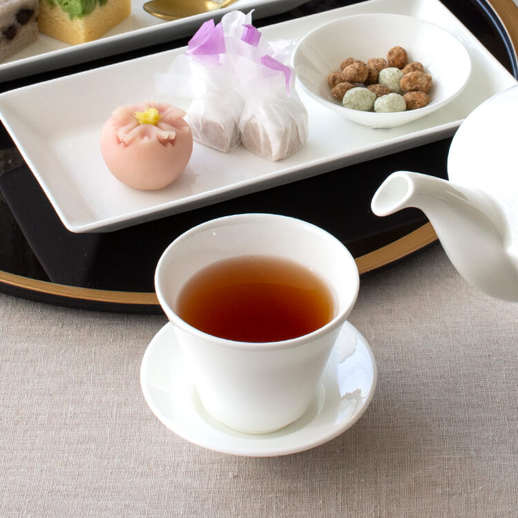 白いブランド食器｜ペア7.5cm湯呑 (145cc)&ソーサー｜EXQUISITE