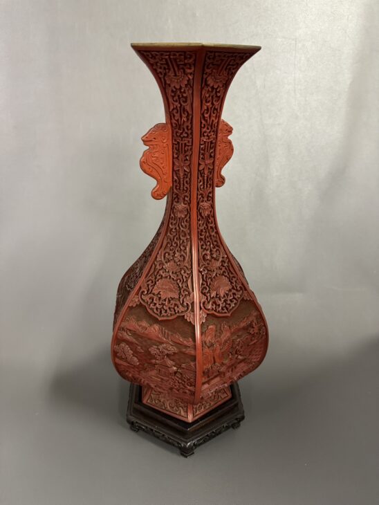 堆朱六角花瓶 ｜日興堂