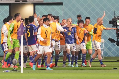 W杯】日本のレジェンド、キングカズと中田英寿氏ドイツ戦来場
