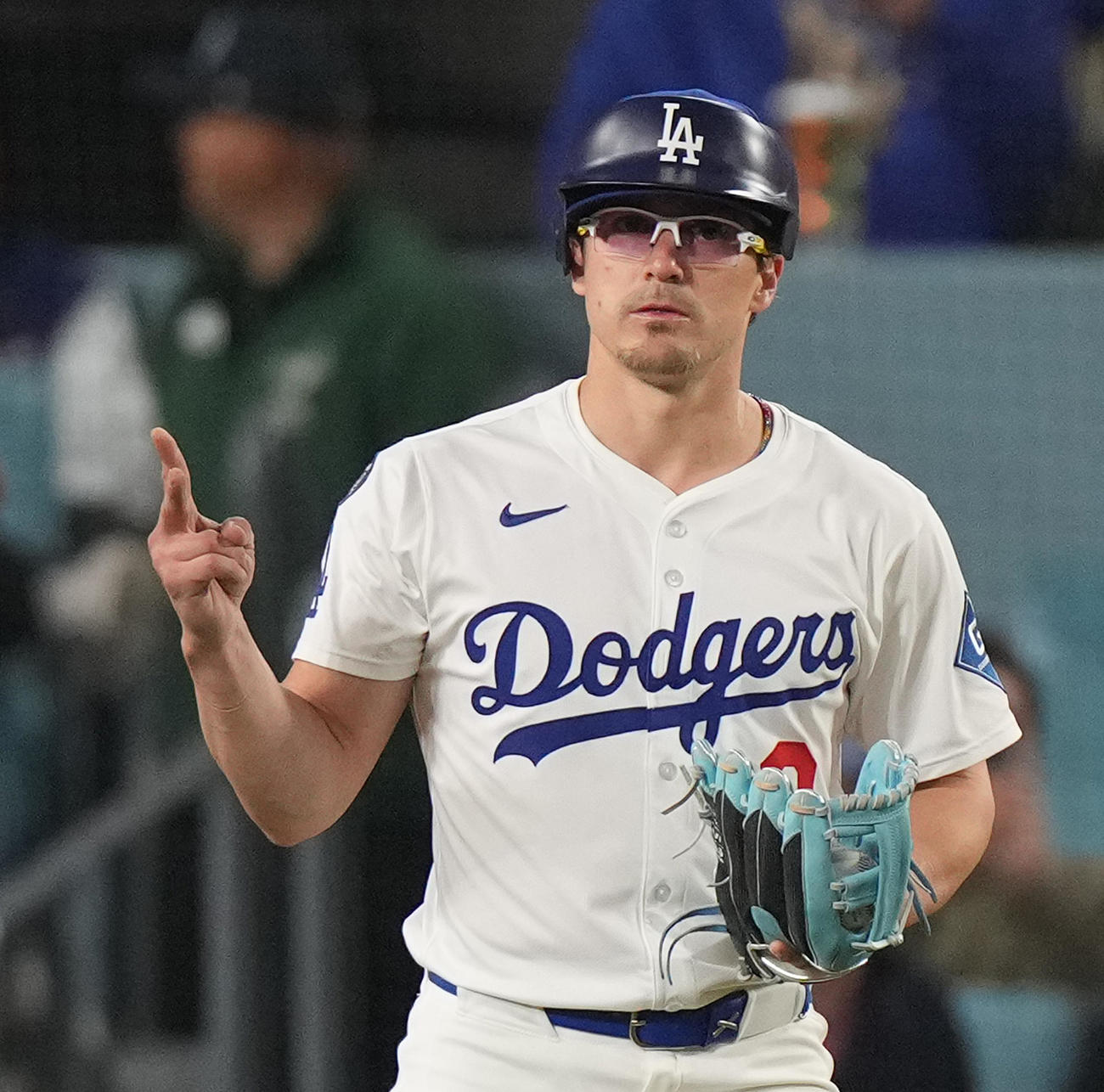 人気者キケ・ヘルナンデス「打って笑う」ボブルヘッド紹介「投球では