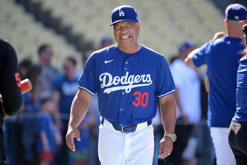 ドジャース・ロバーツ監督「アンビリーバブル」大谷ボブルヘッドデーに