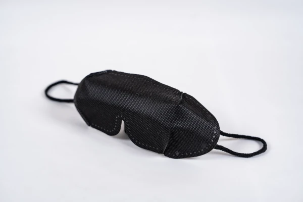 ひとみの休息 3Dアイマスク ブラック 個包装5枚入り | 横井定株式会社