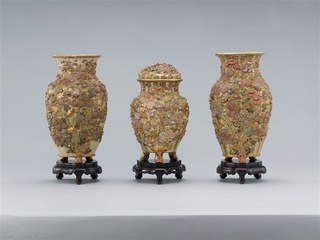 十二代沈寿官がロシア皇太子のために製作した薩摩焼蓋付壺（ロシア産業