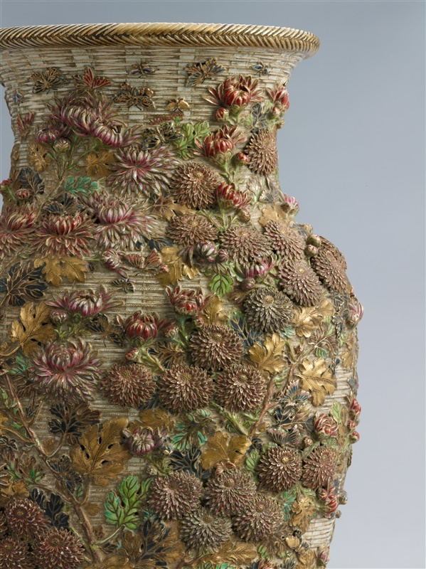 十二代沈寿官がロシア皇太子のために製作した薩摩焼蓋付壺（ロシア産業