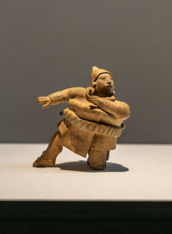 球技をする人の土偶」（600～950年）＝写真② - 今でも通用する