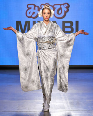 高げたに金と銀の水引が印象的な「花魁道中」（池田さん提供