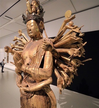 荘厳寺の「聖観音菩薩立像」は9世紀に作られたという - 対外交流と祈り