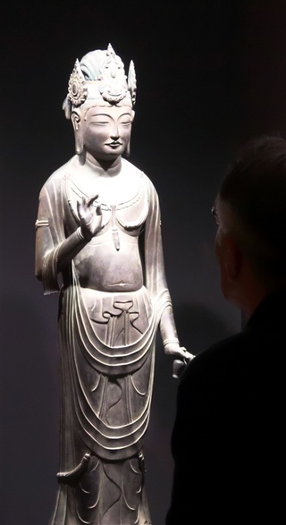 法隆寺の観音菩薩立像（夢違観音）。悪い夢を良い夢に変えてくれる