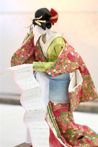 ブス人形」三段飾りやさげもん…手作りびな作品展 福岡・鞍手町