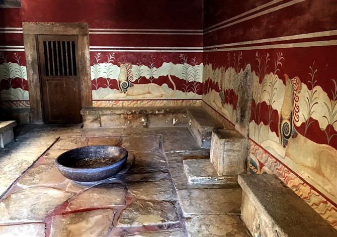 クノッソスで見つかった「ユリの王子」と呼ばれるフレスコ画