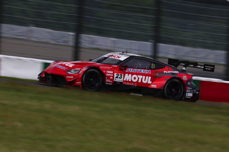 終盤に猛追した#12 MARELLI IMPUL Zが4位入賞、4台全車がトップ10入り