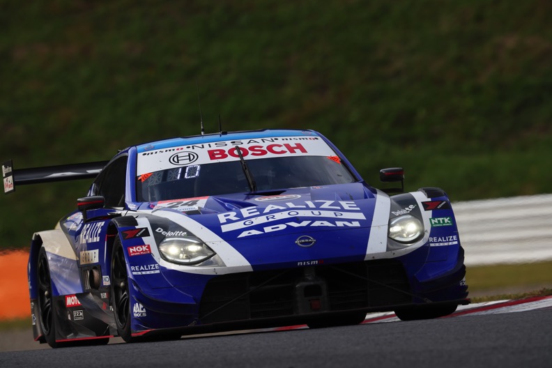 SUPER GT第7戦オートポリス、#23 MOTUL AUTECH Zがレース中盤まで独走