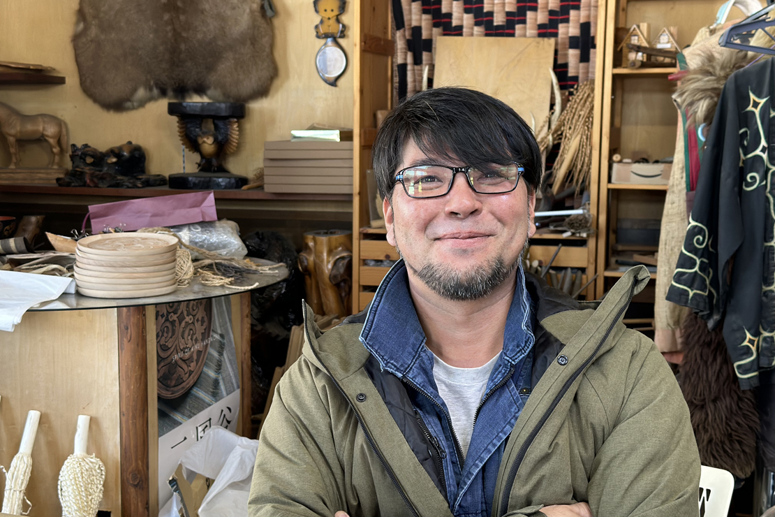 川奈野 利也 | 二風谷アイヌクラフト