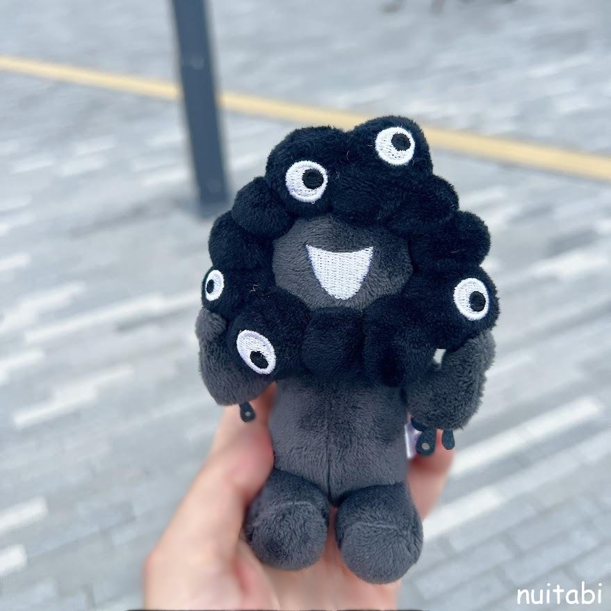 関西万博】朝から並んで、黒ミャクミャクのカラビナ付きぬいぐるみを