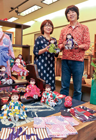 やさしさ〝咲〟く 着せ替え市松人形 | ニュース和歌山