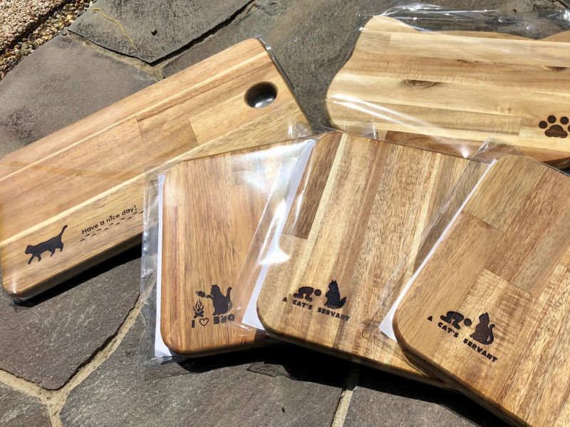 のらねこ屋：カッティングボード【にゃんこ】 (一部寄付）【ワンニャン