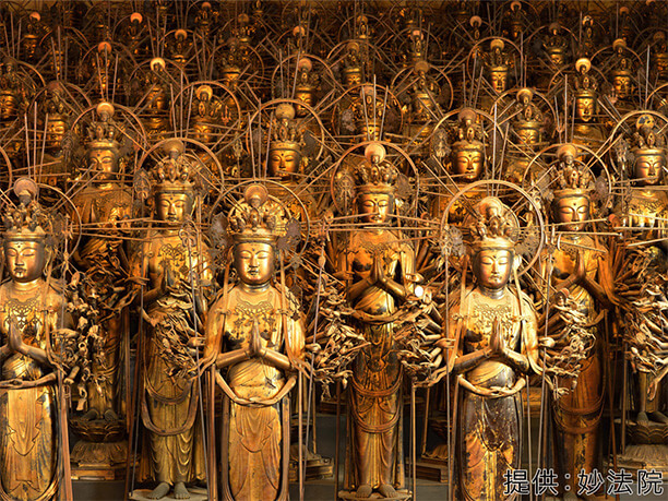 圧倒的スケールで出迎える美しき千手観音立像群に釘付け | J-TRIP