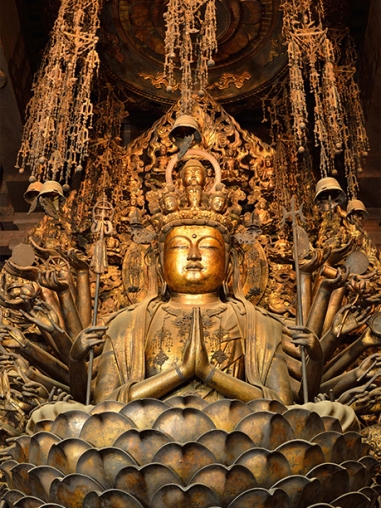 圧倒的スケールで出迎える美しき千手観音立像群に釘付け | J-TRIP
