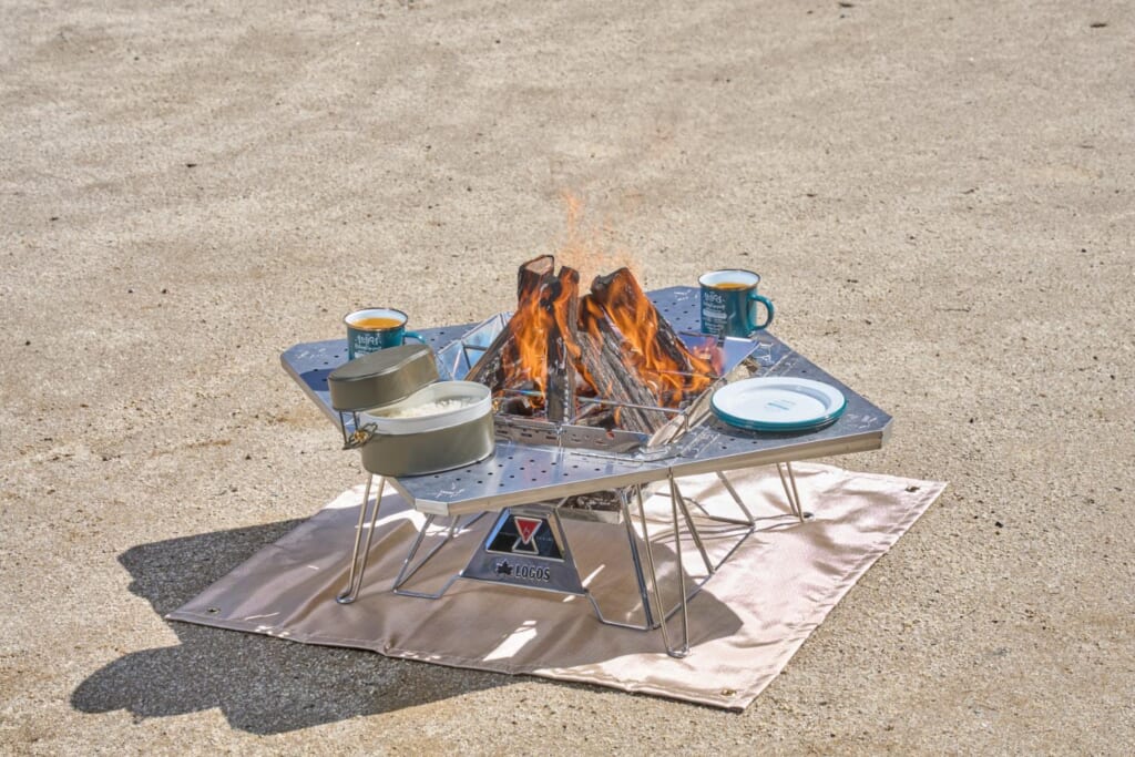 囲炉裏スタイルで焚き火を満喫！ 1台で2役こなす「2WAY囲炉裏タフ