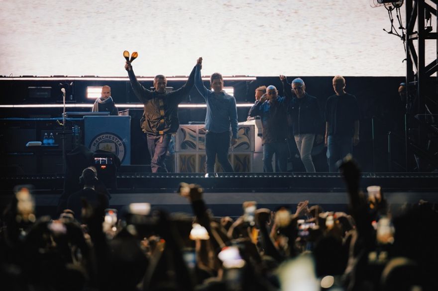 再結成ツアー初日、7/4 UKカーディフ公演のオフィシャル・ライヴ