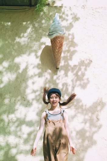 乃木坂配信中｣生配信限定W特典・折り目なしB3ﾎﾟｽﾀｰ&ｸﾘｱしおり付き