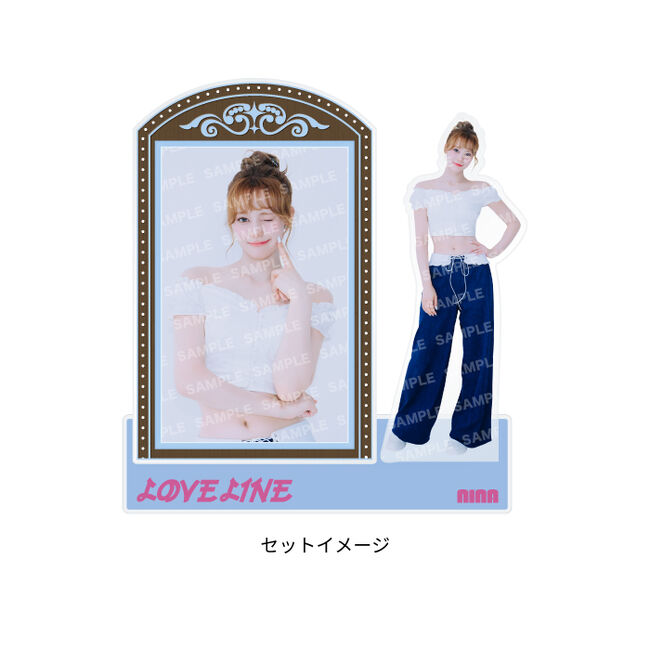 ｱｸﾘﾙｽﾀﾝﾄﾞ付きﾌｫﾄｶｰﾄﾞｽﾀﾝﾄﾞｾｯﾄ【NINA】・NiziU | Sony Music Shop・CD