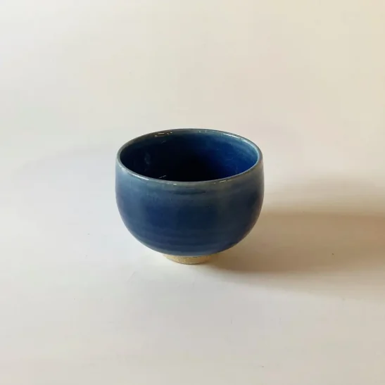 出西窯が作り出す「出西ブルー」とは？おしゃれな器や一緒に食べたい