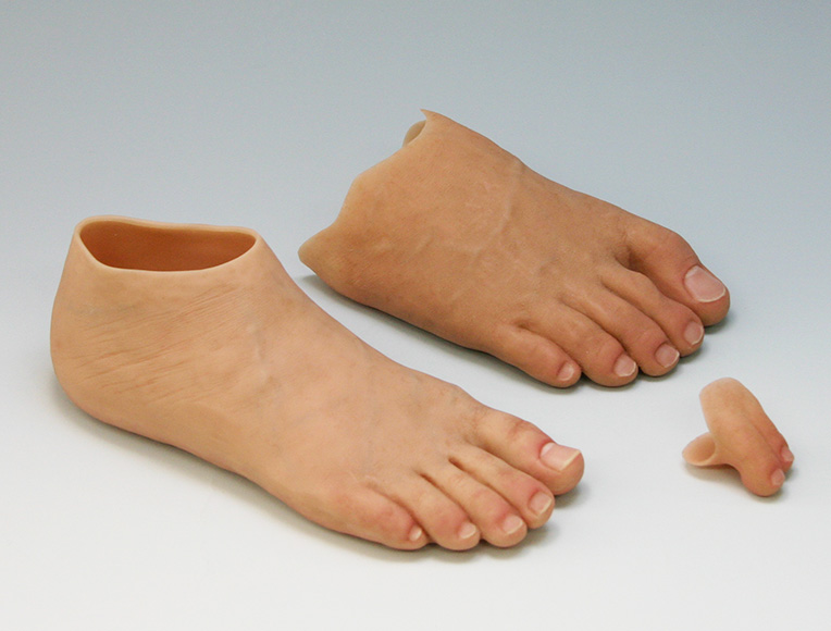 義足 | 株式会社 佐藤技研