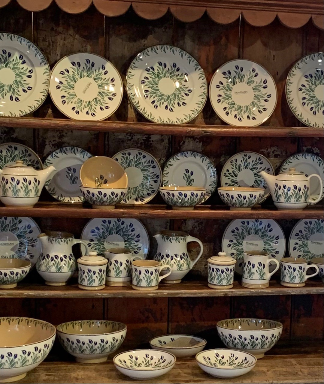 お待たせしました。アイルランドのハンドメイド陶器「ニコラス・モス