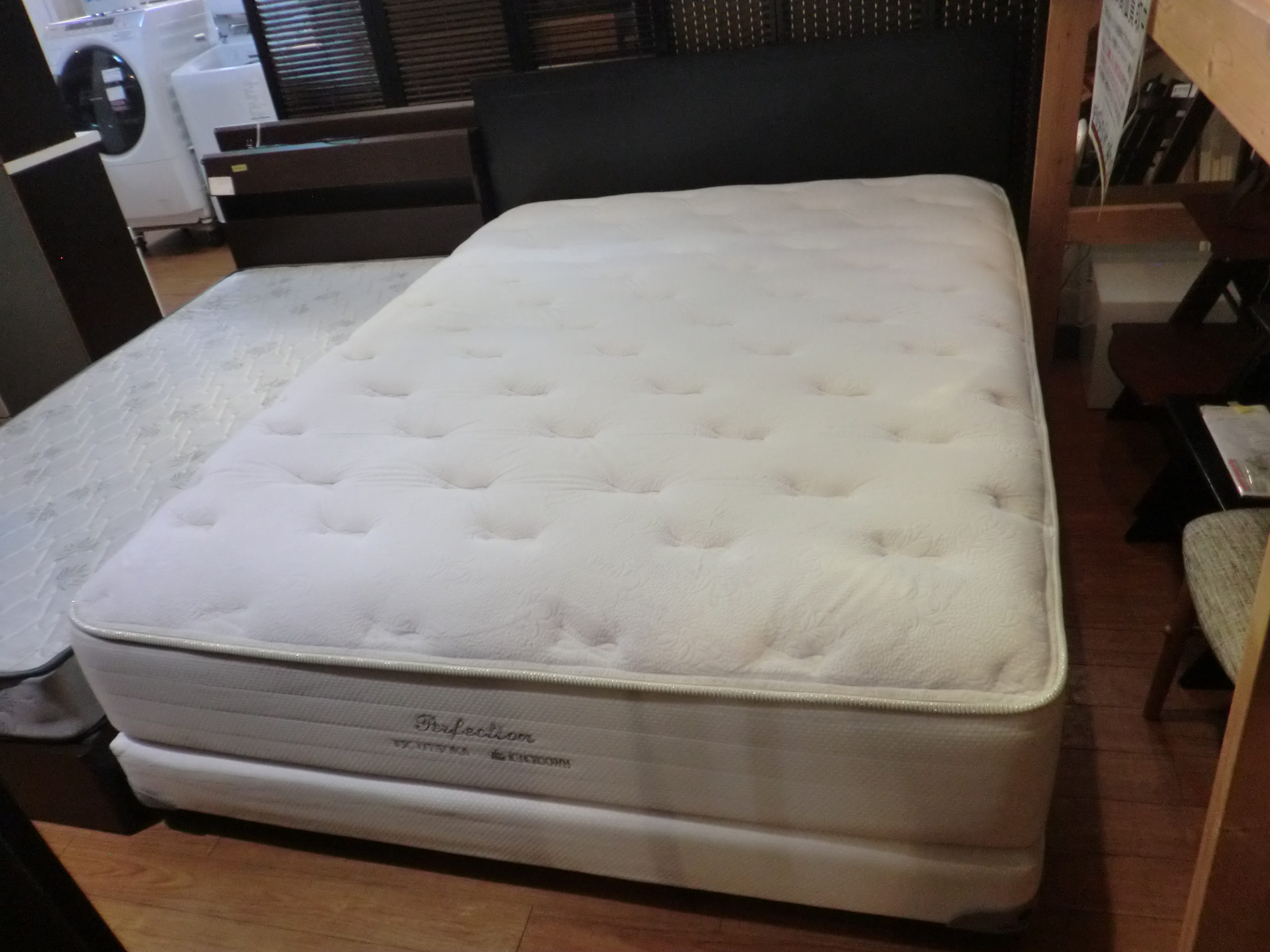 IDC大塚家具×キングスダウン ワイドダブルベッド（ダブルクッション