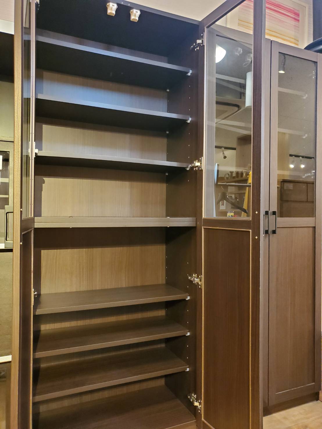 ☆本棚 ガラス扉 観音開き ダークブラウン 飾り棚 収納棚 大きめ