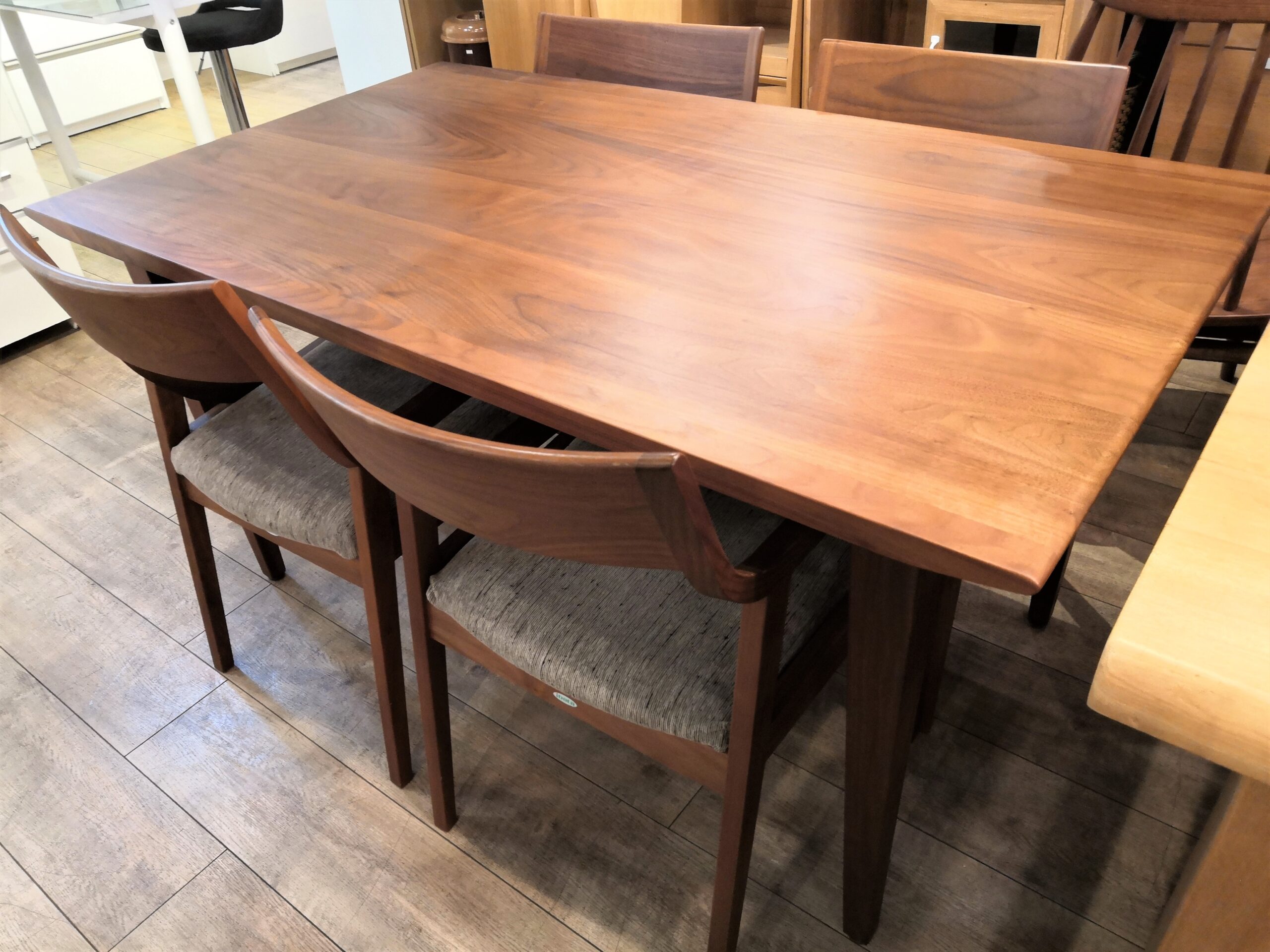 中古 】イバタインテリア ウォールナット 無垢材 国産 岐阜の家具 飛騨