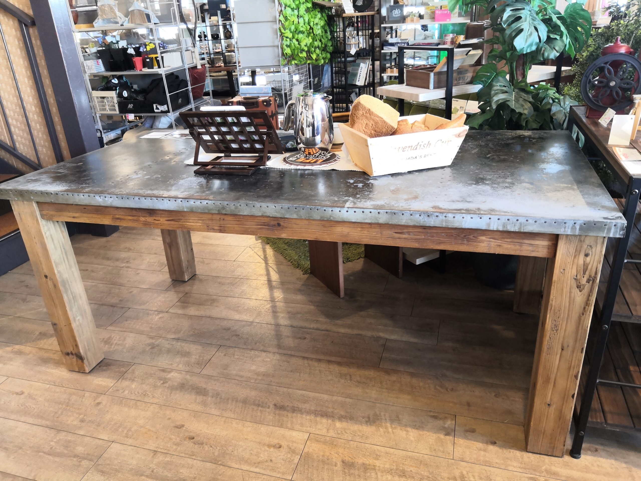 中古品】キッチン家具 インダストリアル 異素材 鉄天板 古木