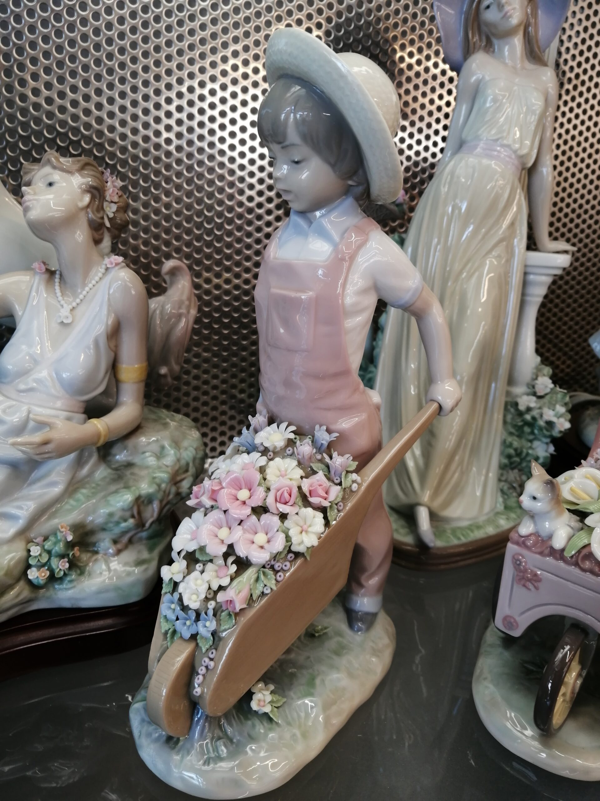 リヤドロ Lladro 陶器人形 ポーセリンアート 買取しました！ | 愛知と