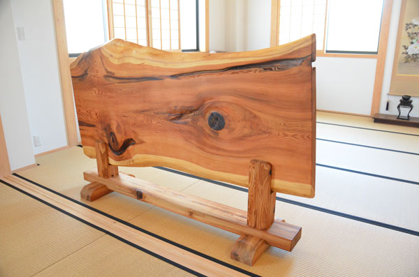 杉一枚板衝立（伊勢市大雲寺様） | 無垢一枚板テーブルの坂谷木工 『木