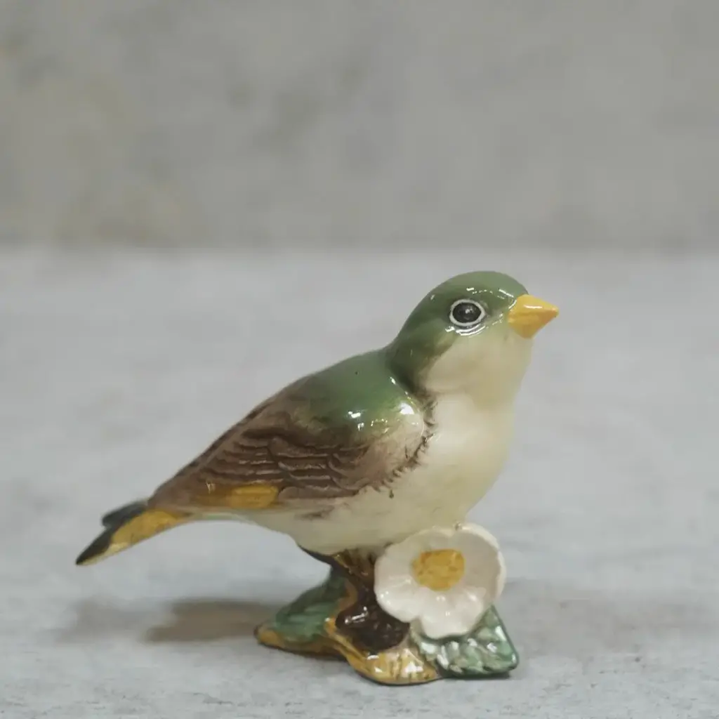 ヴィンテージフィギリン BESWICK WREN 鳥の置物 ピーターラビット陶製