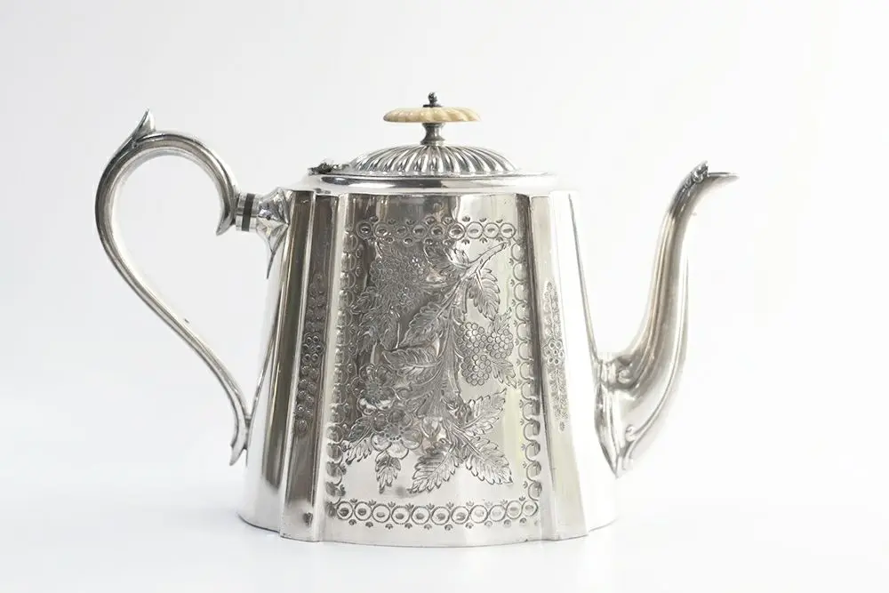 アンティーク シルバープレートティーポット 苺 | 雑貨とアンティーク