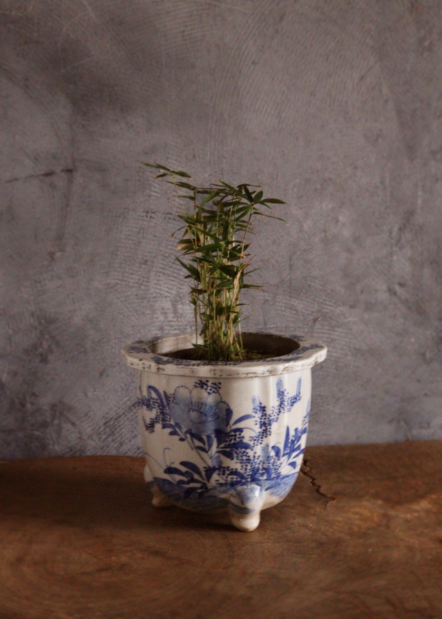 尾張焼 染付植木鉢 三つ足 時代植木鉢 染付 手書き