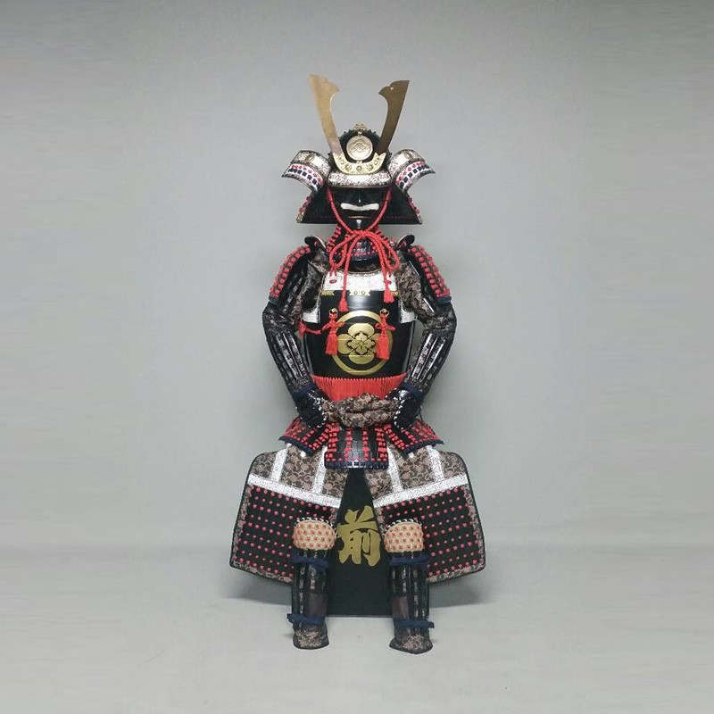 Black Armour with Red lacing赤糸威伊予素懸二枚胴具足 | Samurai