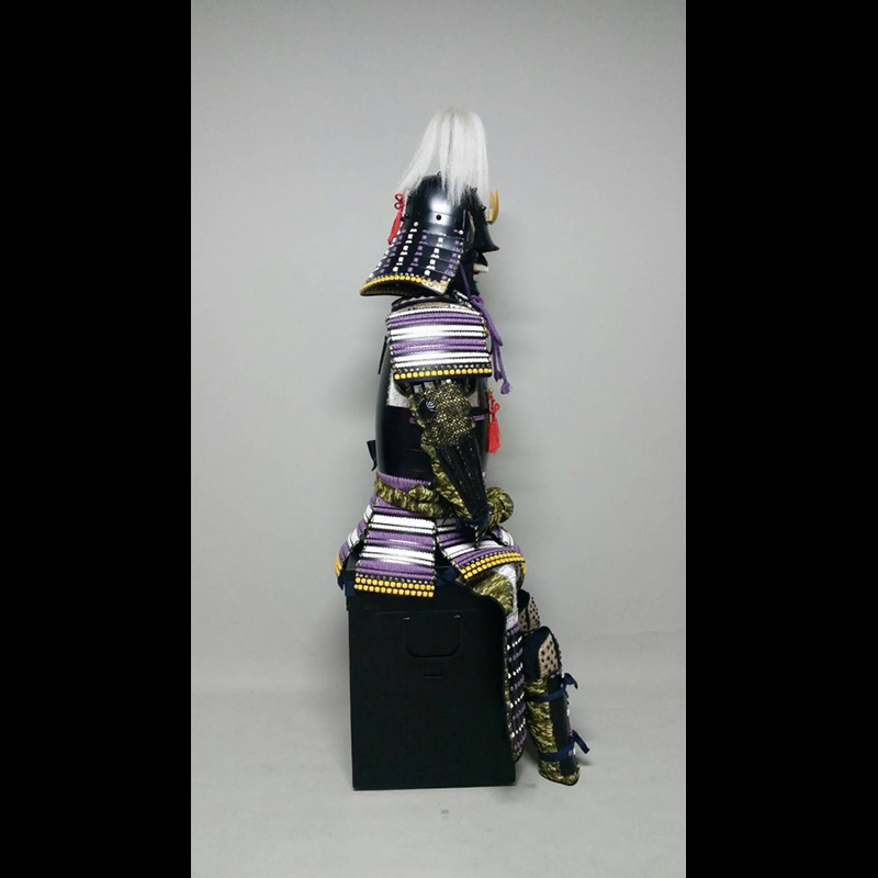 Black Armour with White/Purple lacing藤白糸威毛立二枚胴具足