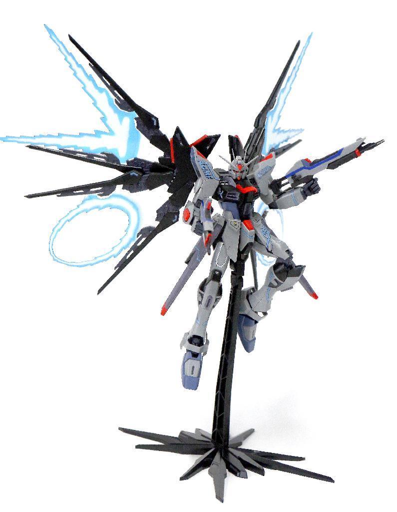 ガンダム37年…燃え上がれ「ガンプラ」、君よ作れ また限定に萌える